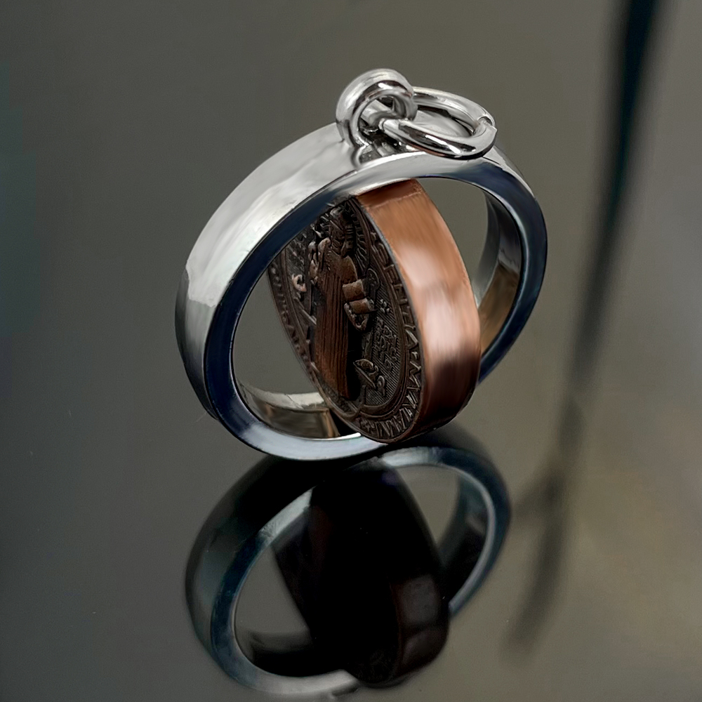 Novo Colar Medalha de São Bent - Jewelry & Watches Ltd avaliação e preço