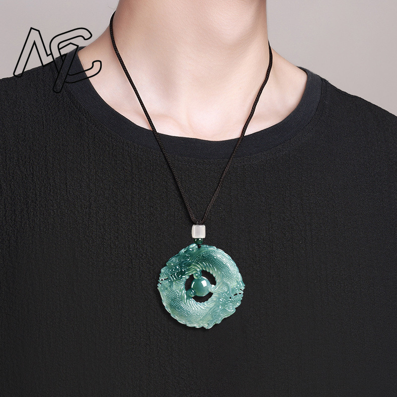 Colar com Pingente de Jade Nat - Jewelry & Watches Ltd avaliação e preço